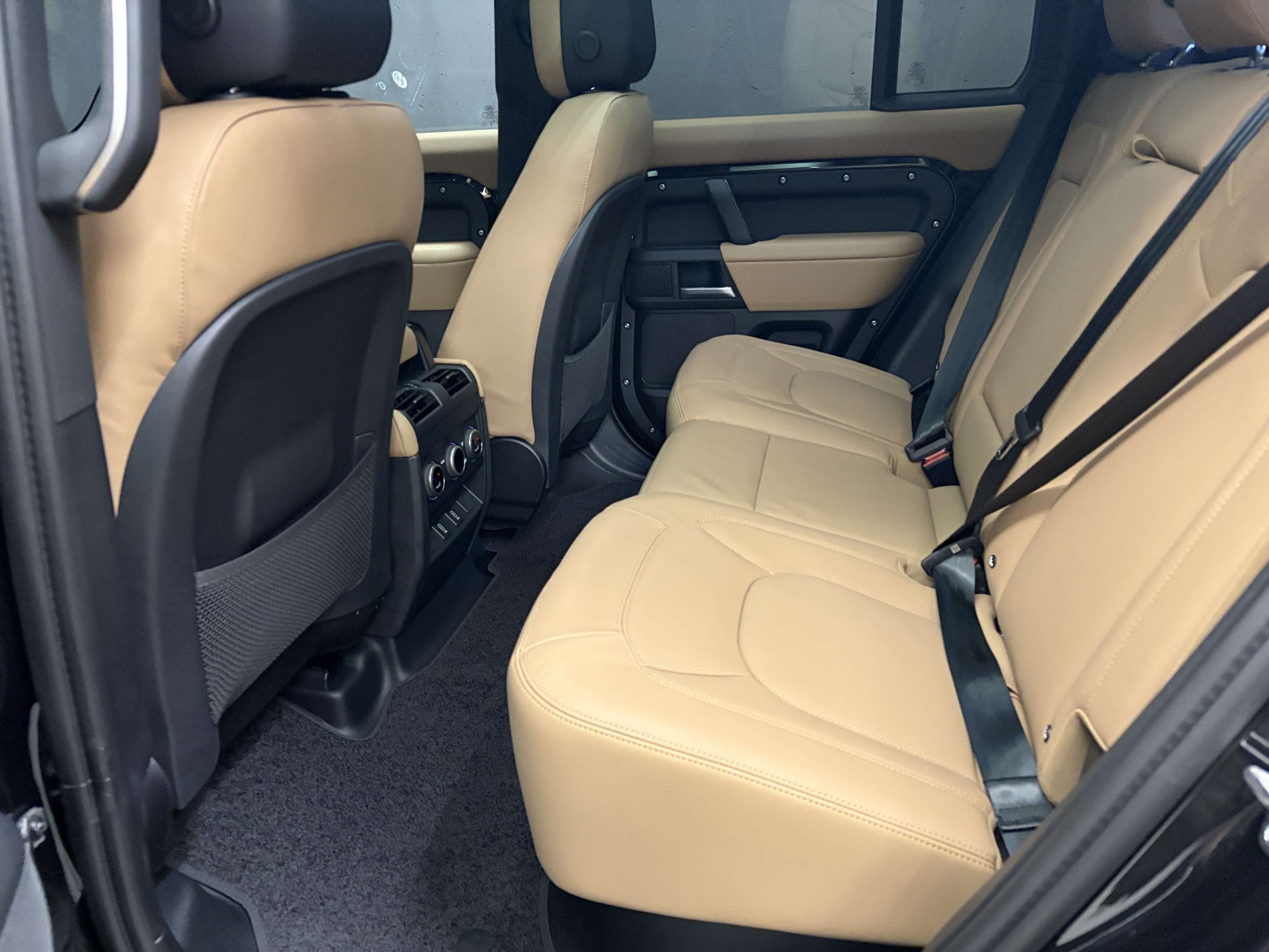 2026 Land Rover Defender S thumb 12