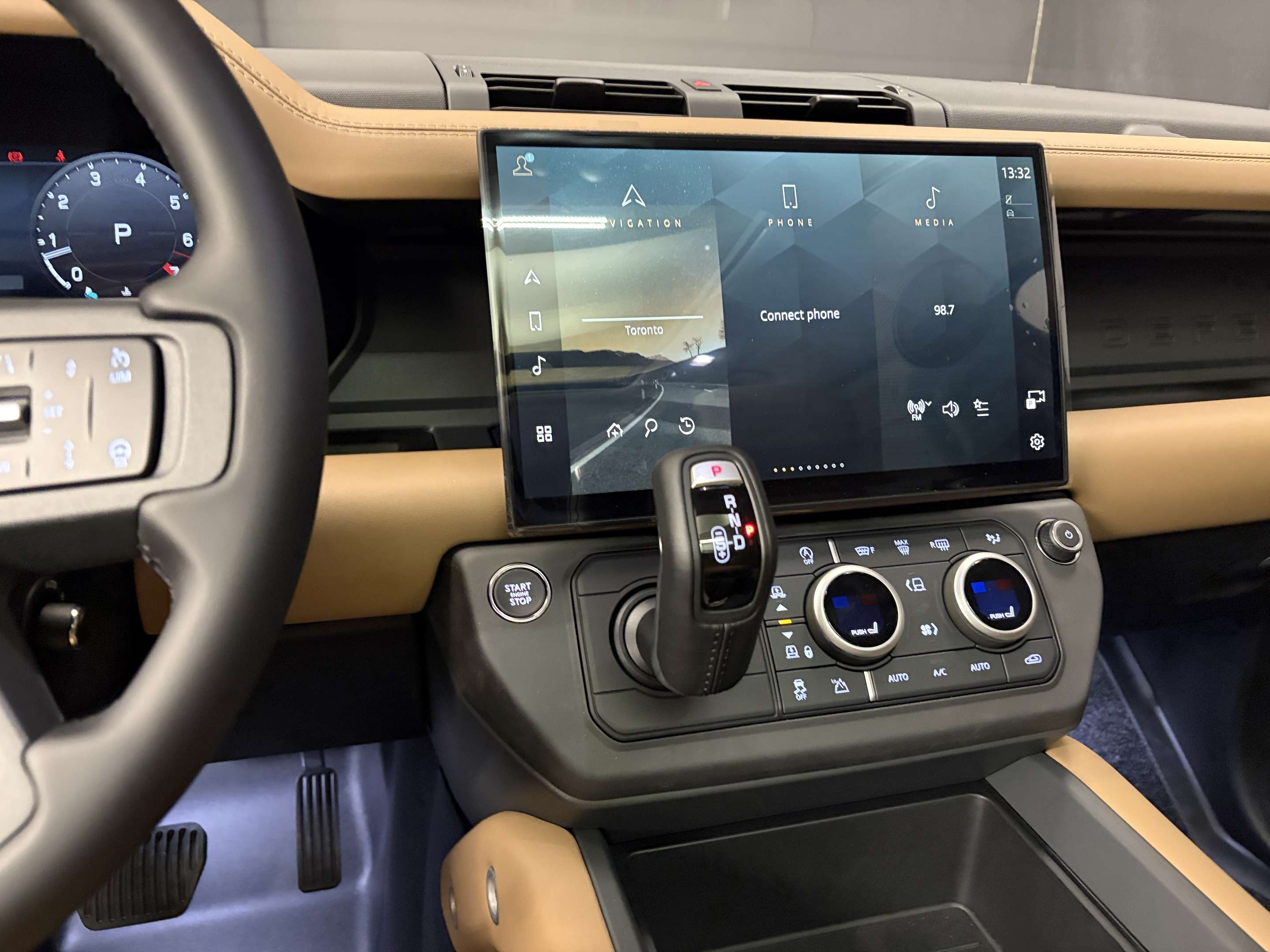 2026 Land Rover Defender S thumb 15