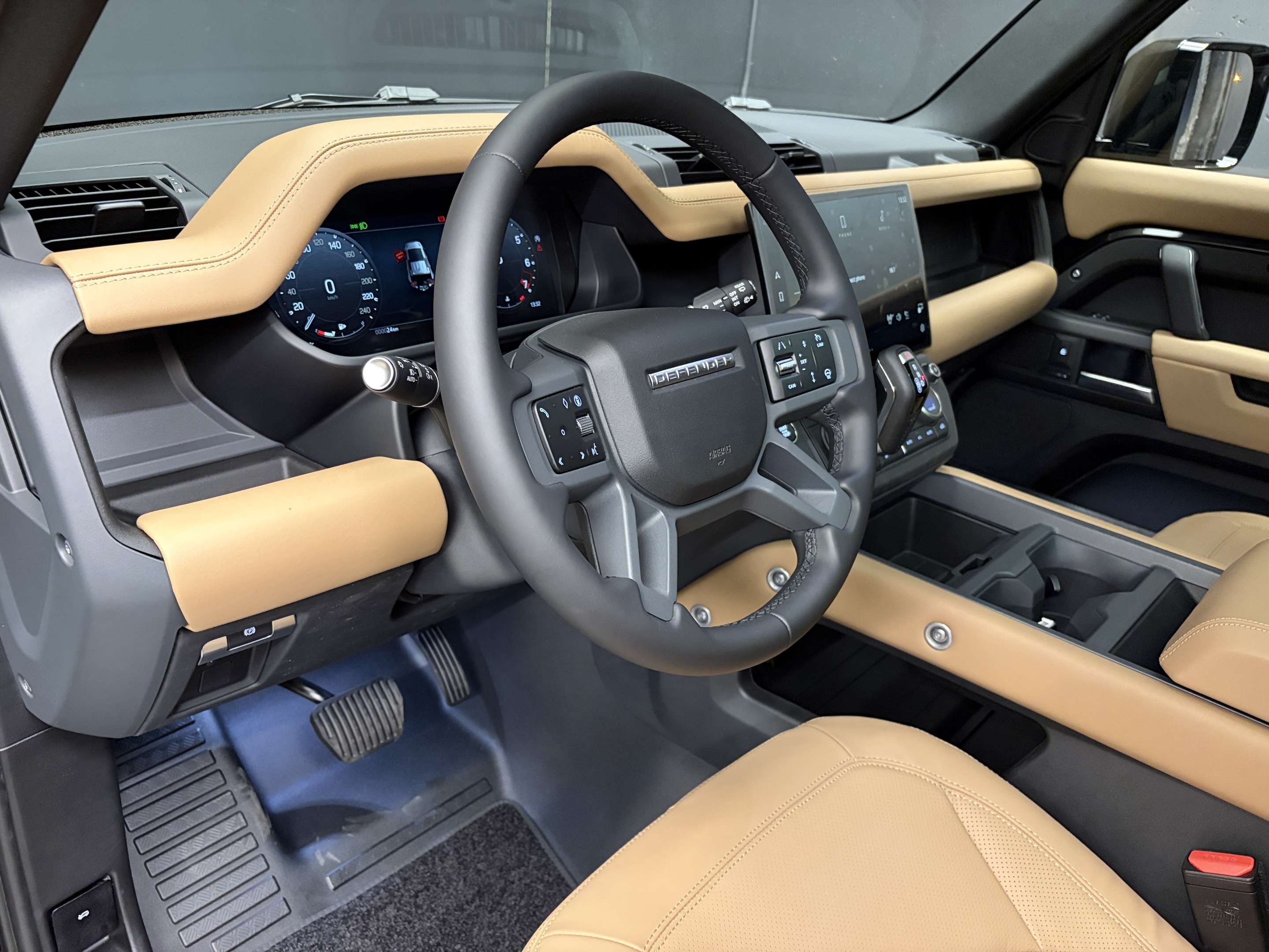 2026 Land Rover Defender S thumb 8