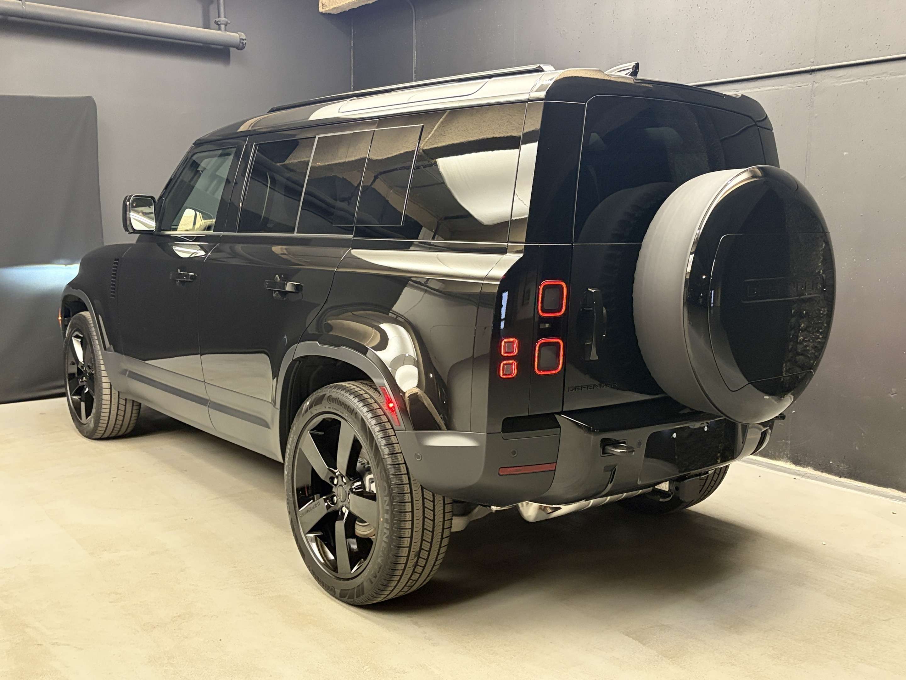 2026 Land Rover Defender S alt 5