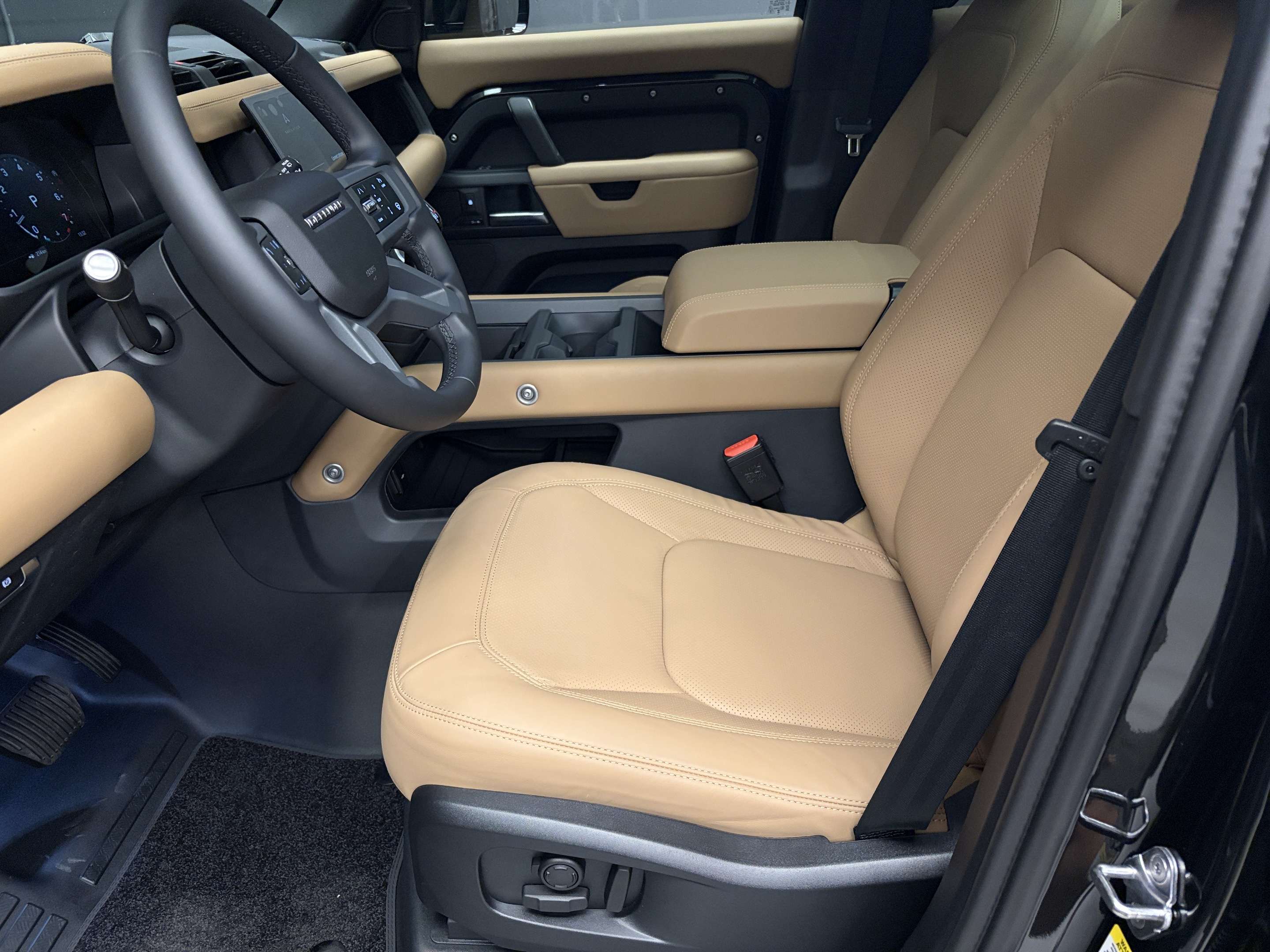 2026 Land Rover Defender S thumb 9