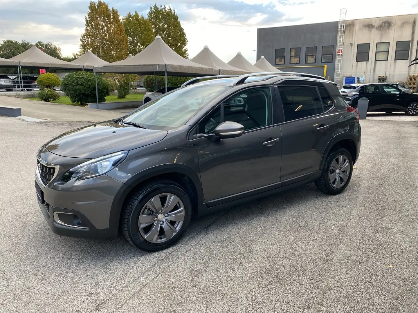 Peugeot 2008 PureTech Turbo 110 S&S Signature Gris - 1