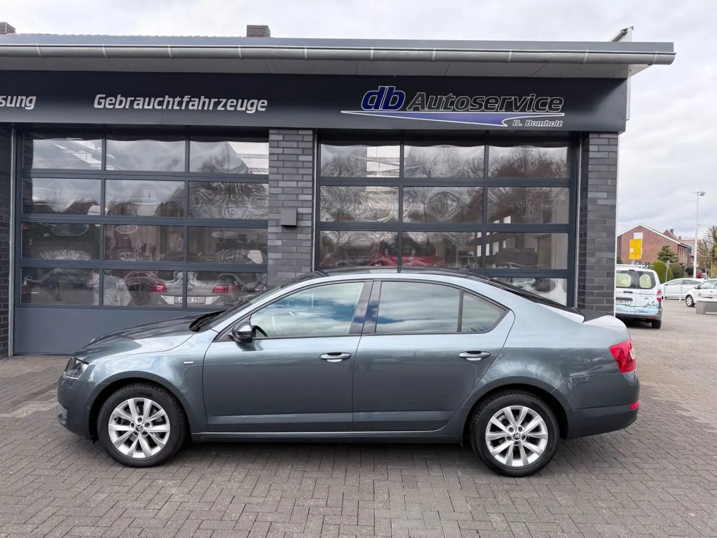 Skoda Octavia Lim. Joy Gris - 2
