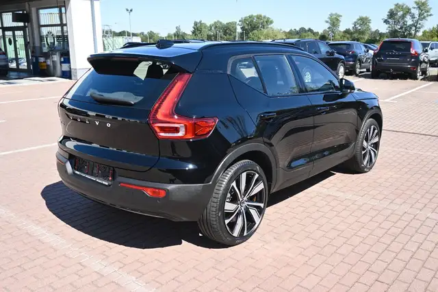 Volvo XC40 view 6