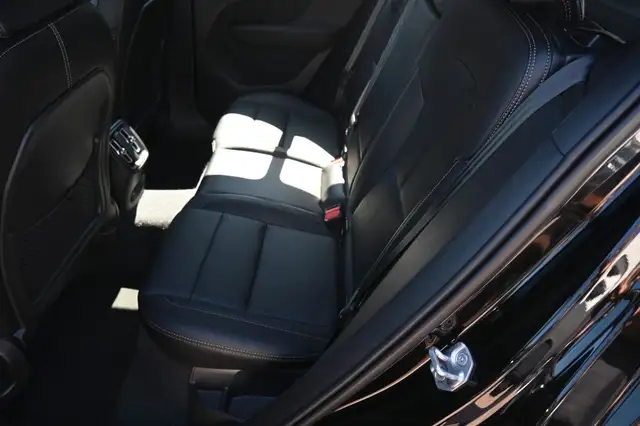 Volvo XC40 view 12