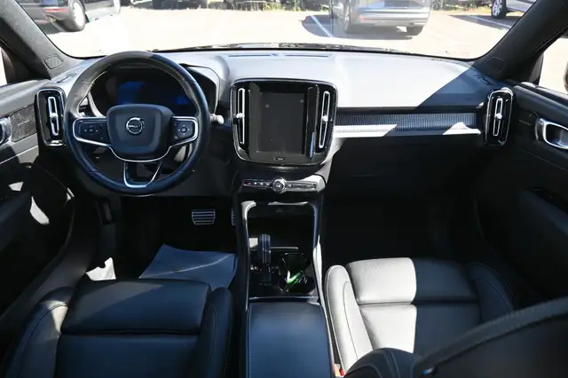 Volvo XC40 view 13