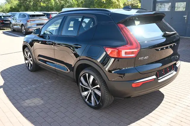 Volvo XC40 view 10
