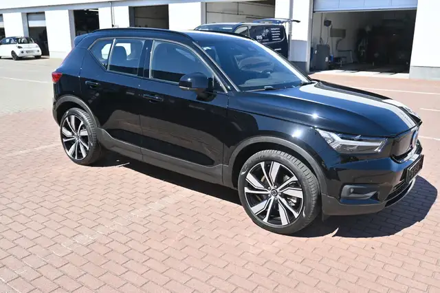 Volvo XC40 view 4