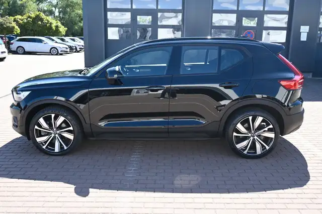 Volvo XC40 main image