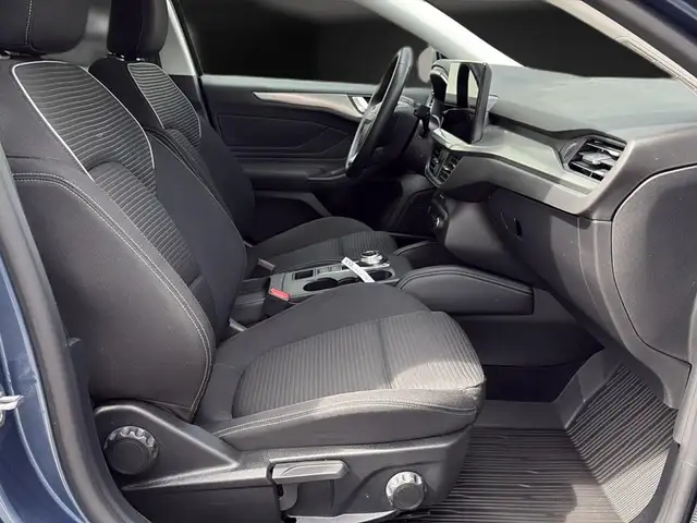 Ford Focus view 15