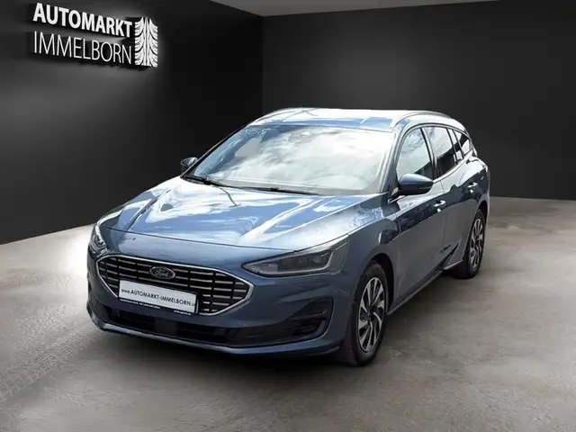 Ford Focus view 3
