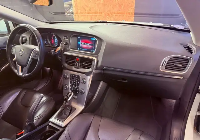 Volvo V40 view 4