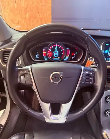 Volvo V40 view 9
