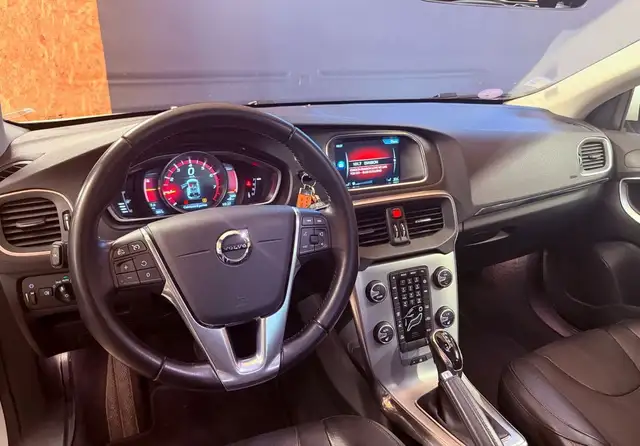 Volvo V40 view 10