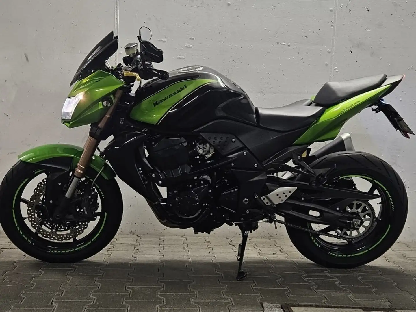 Kawasaki Z 750 R Green - 1