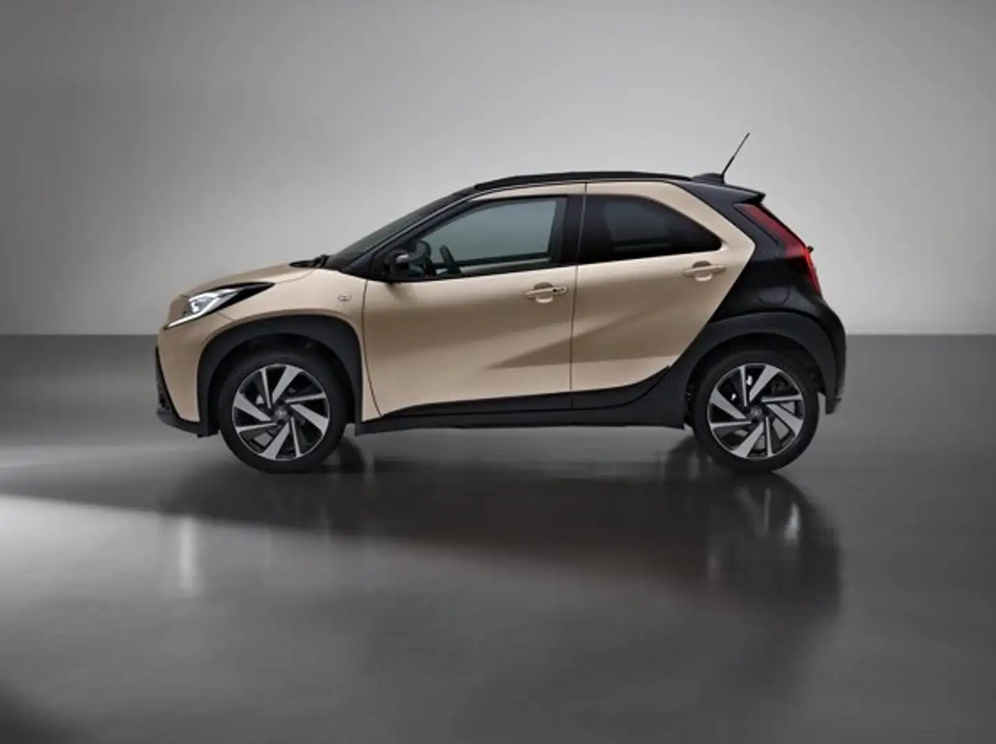 Toyota Aygo X Beige - 1