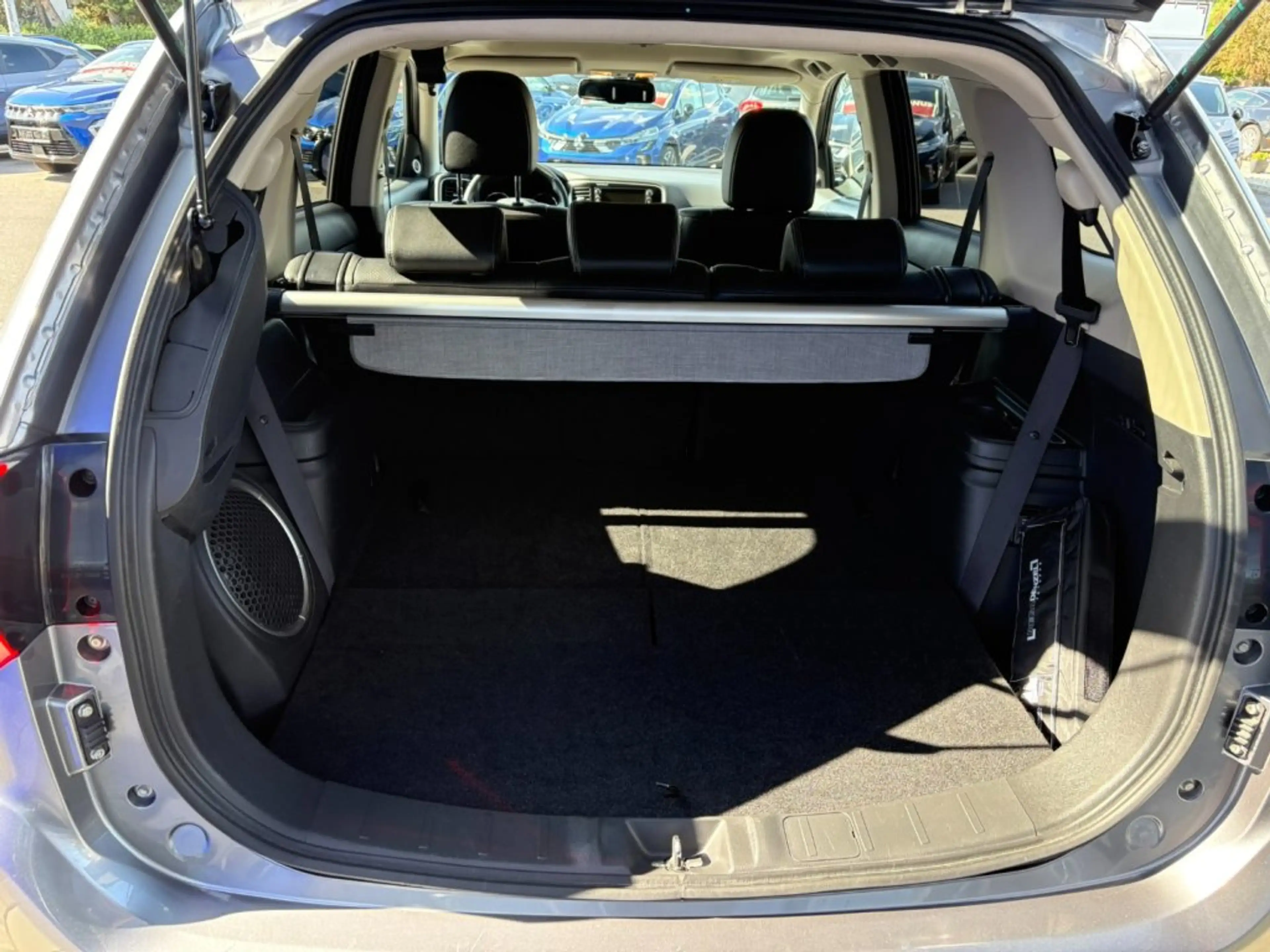 Mitsubishi Outlander Instyle 2,2 Diesel — photo 5