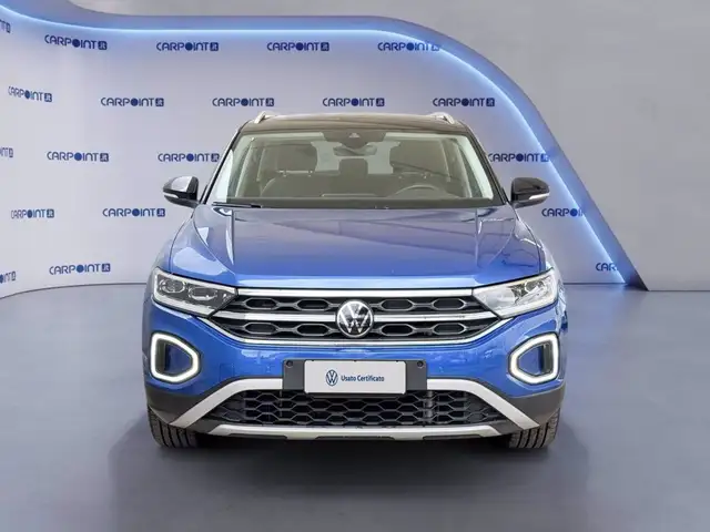 Volkswagen T-Roc view 3