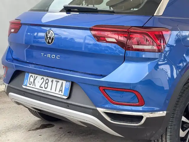 Volkswagen T-Roc view 19