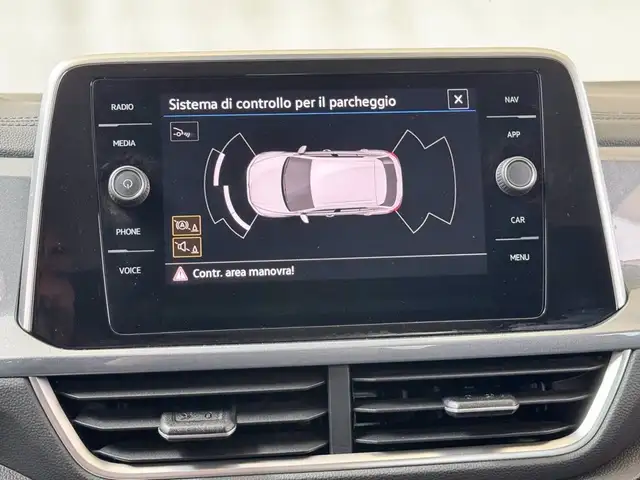 Volkswagen T-Roc view 25