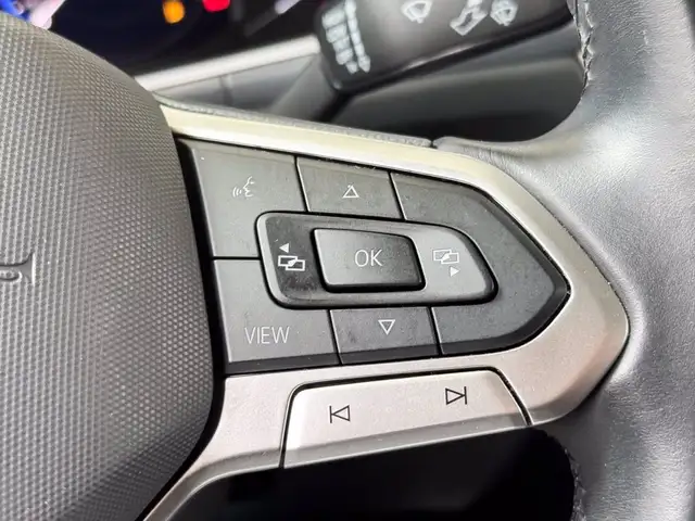 Volkswagen T-Roc view 23