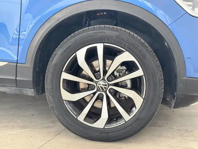 Volkswagen T-Roc view 16
