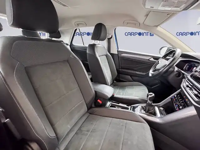 Volkswagen T-Roc view 8