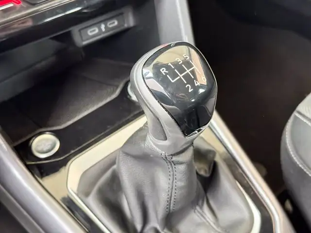 Volkswagen T-Roc view 27