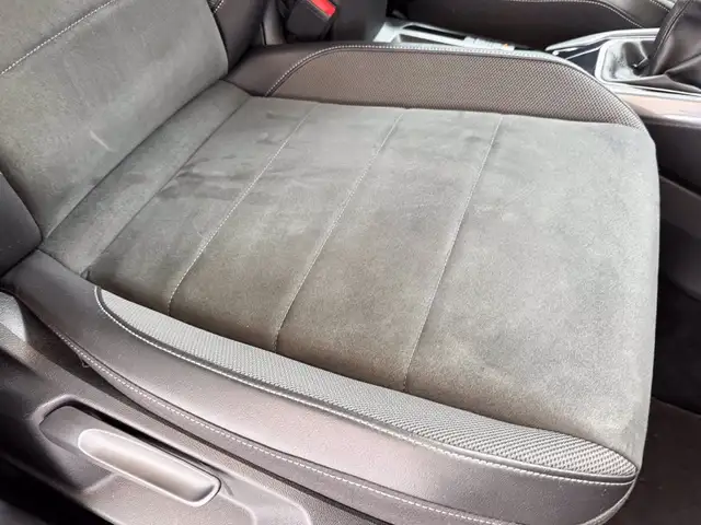 Volkswagen T-Roc view 9