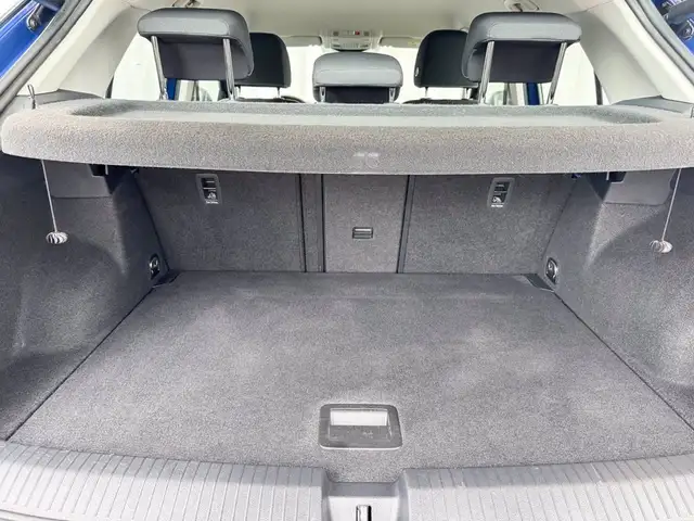 Volkswagen T-Roc view 12
