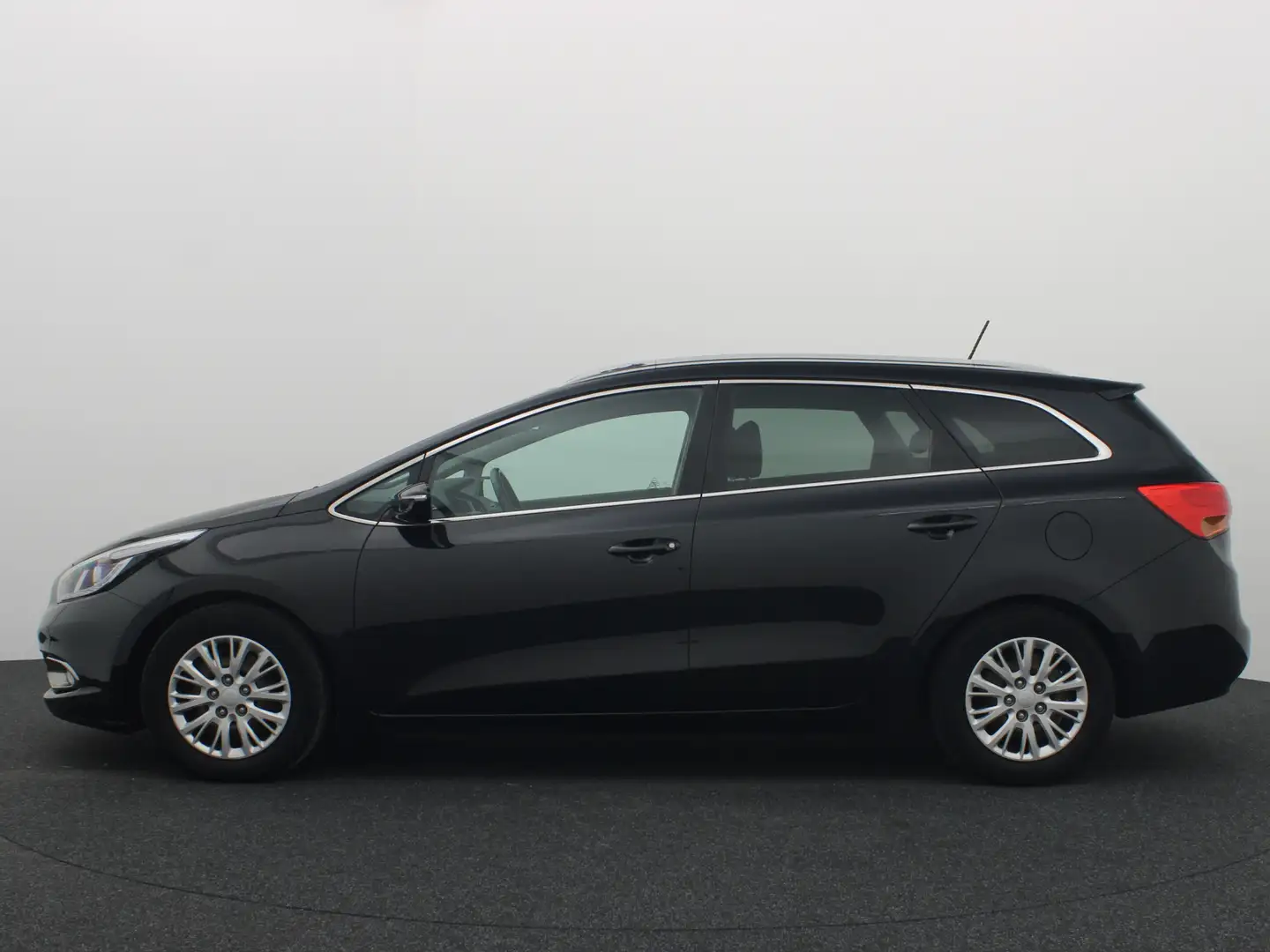 Kia Ceed SW / cee'd SW Sportswagon 1.6 GDI BusinessLine TREKHAAK / NAVI / Schwarz - 2