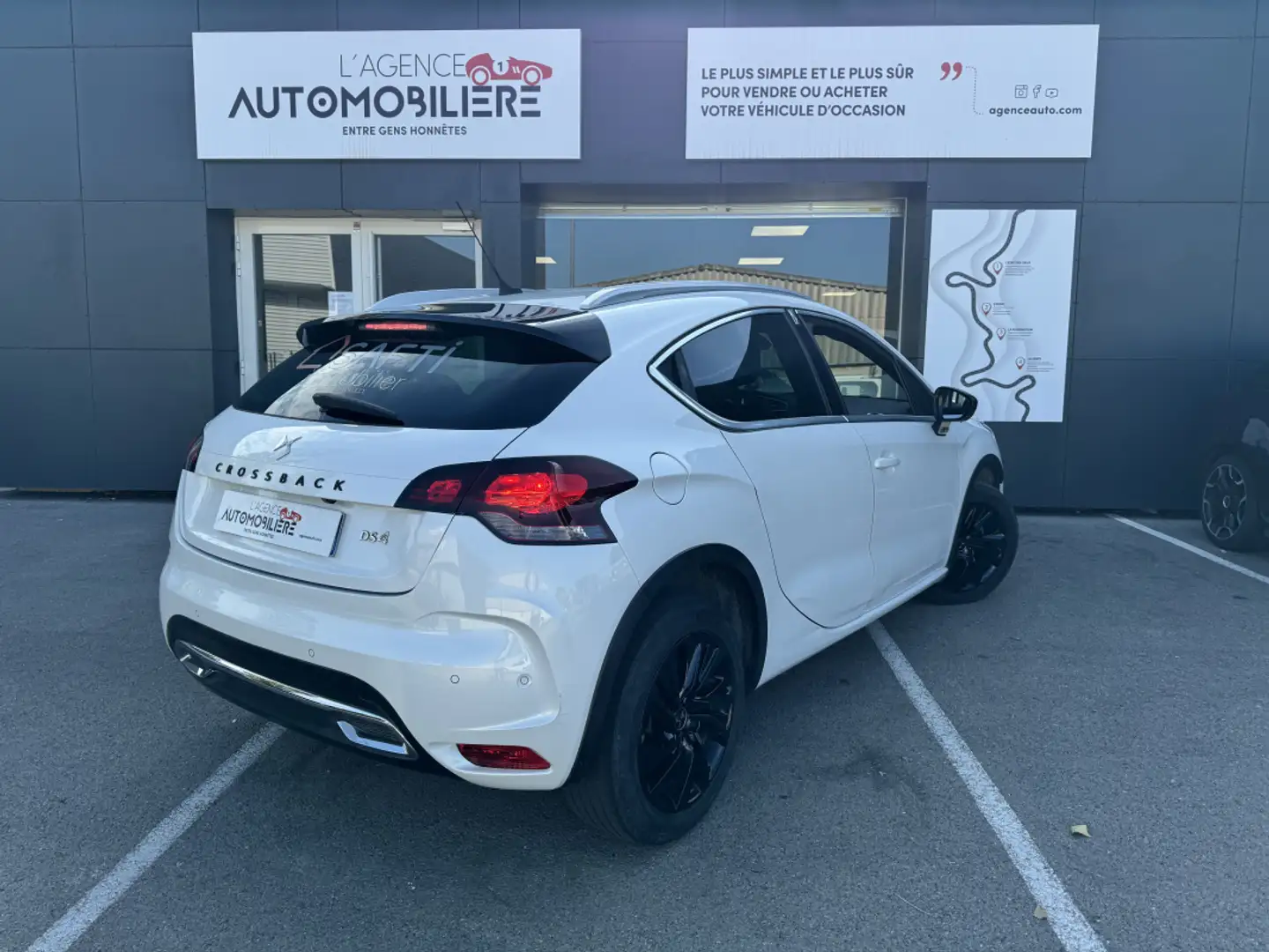 Citroen DS4 Crossback 1.6 BlueHDi 120 cv Sport Chic Blanc - 2