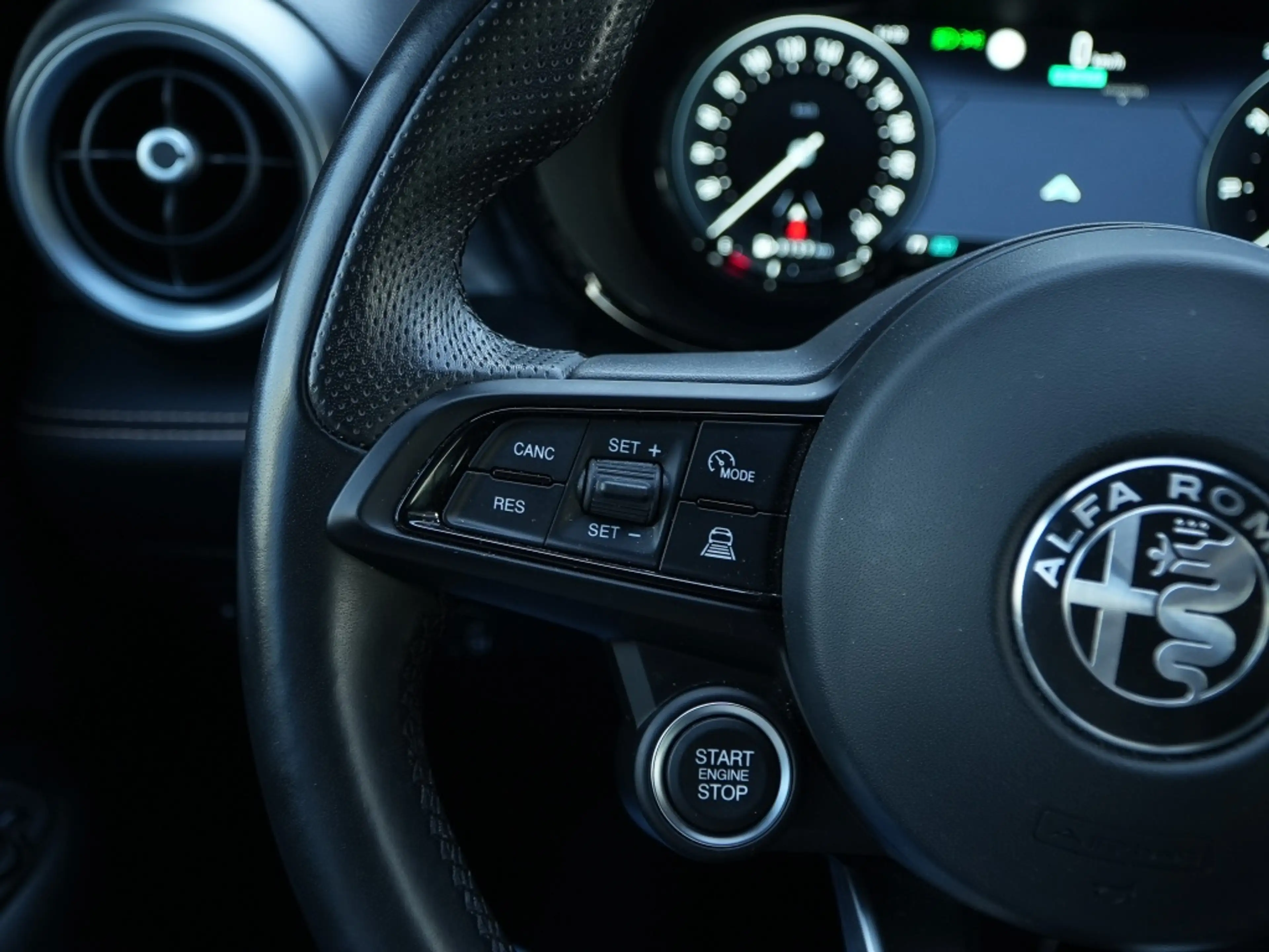 Alfa Romeo Tonale 1.3T PHEV 280 PK Edizione Speciale | Winter | Trek — photo 12