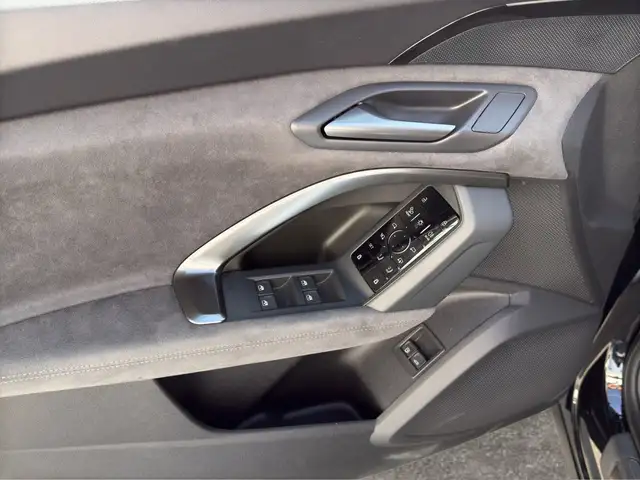 Audi Q5 view 12