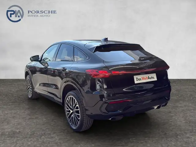 Audi Q5 view 3