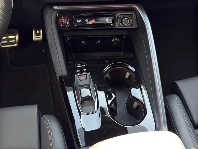 Audi Q5 view 10