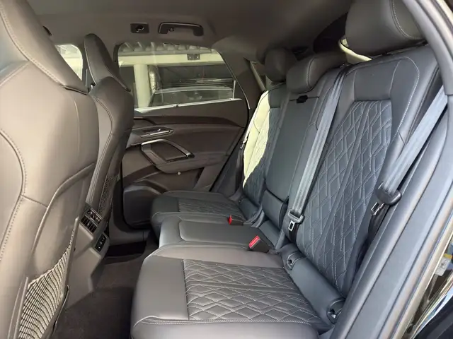 Audi Q5 view 13