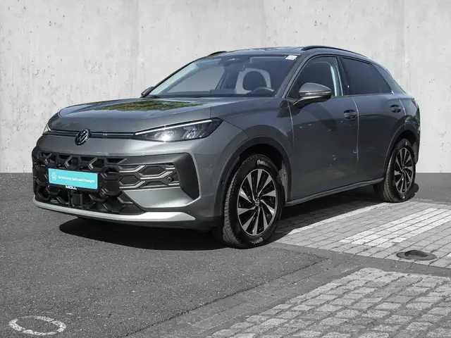 Volkswagen T-Roc view 2