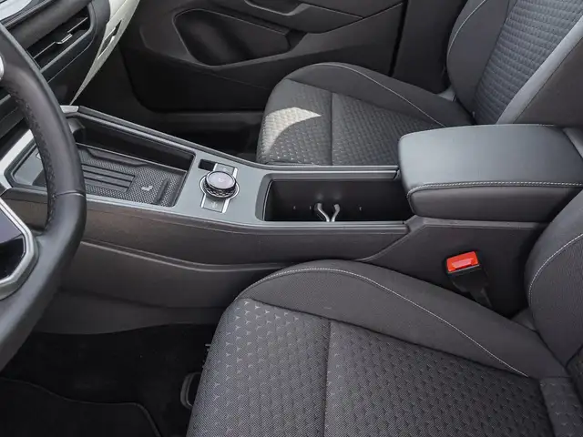 Volkswagen T-Roc view 14
