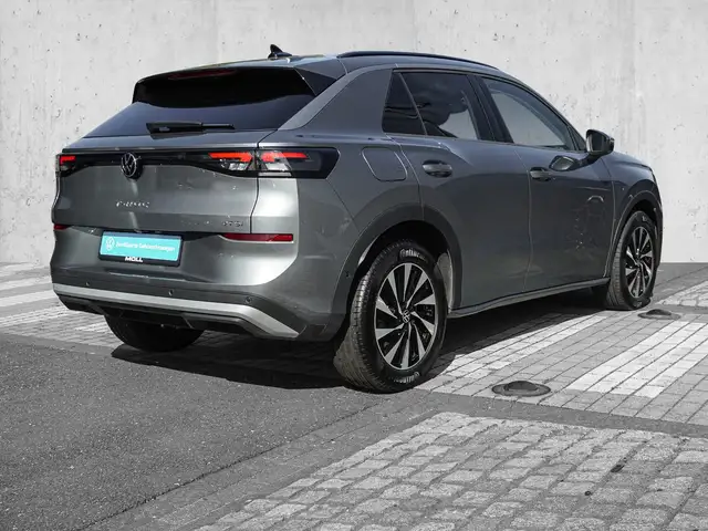 Volkswagen T-Roc view 4