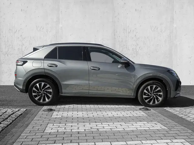 Volkswagen T-Roc view 5