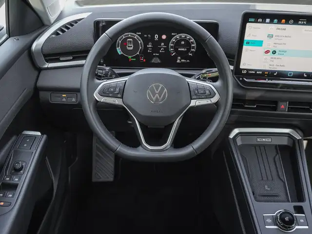 Volkswagen T-Roc view 11