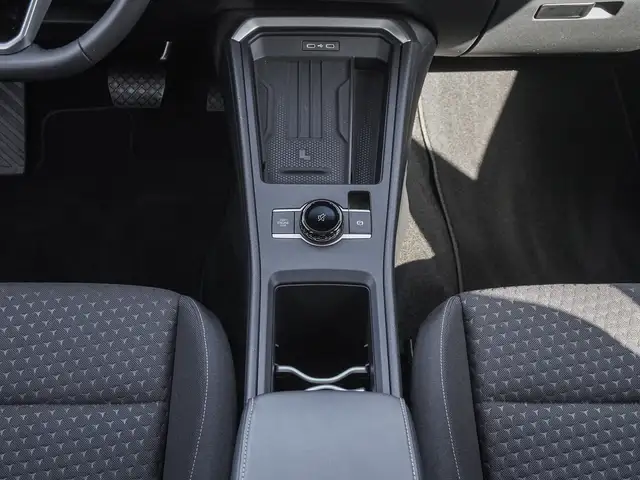 Volkswagen T-Roc view 13