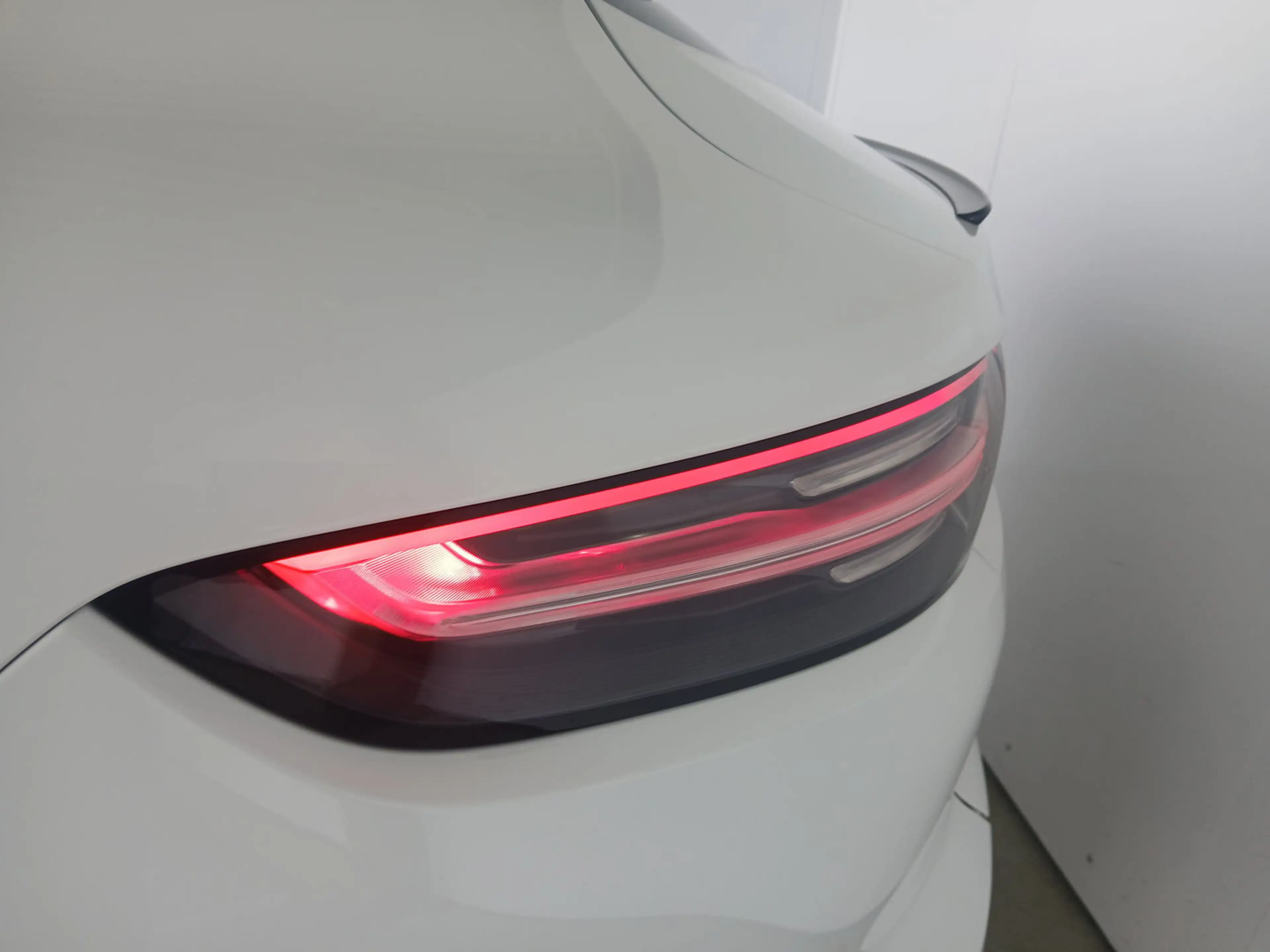 Porsche Cayenne E-Hybrid Coupé Platinum Edition — photo 9