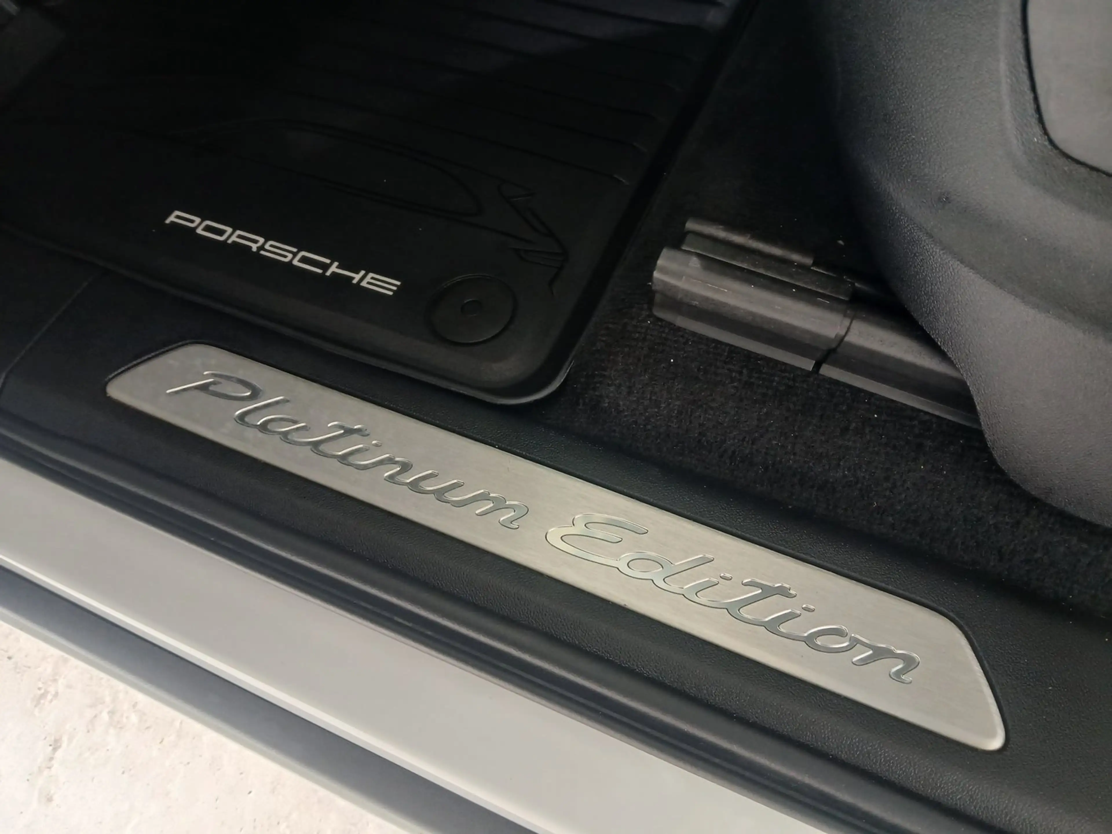 Porsche Cayenne E-Hybrid Coupé Platinum Edition — photo 13