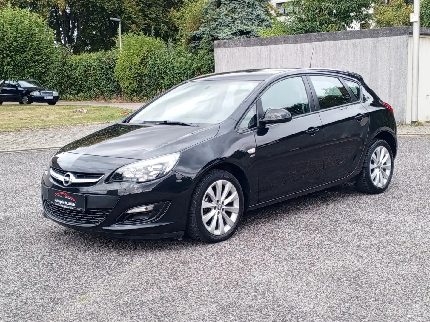 Opel Astra J Lim. 5-trg. Active*wenig km*Klimaautomat Schwarz - 1