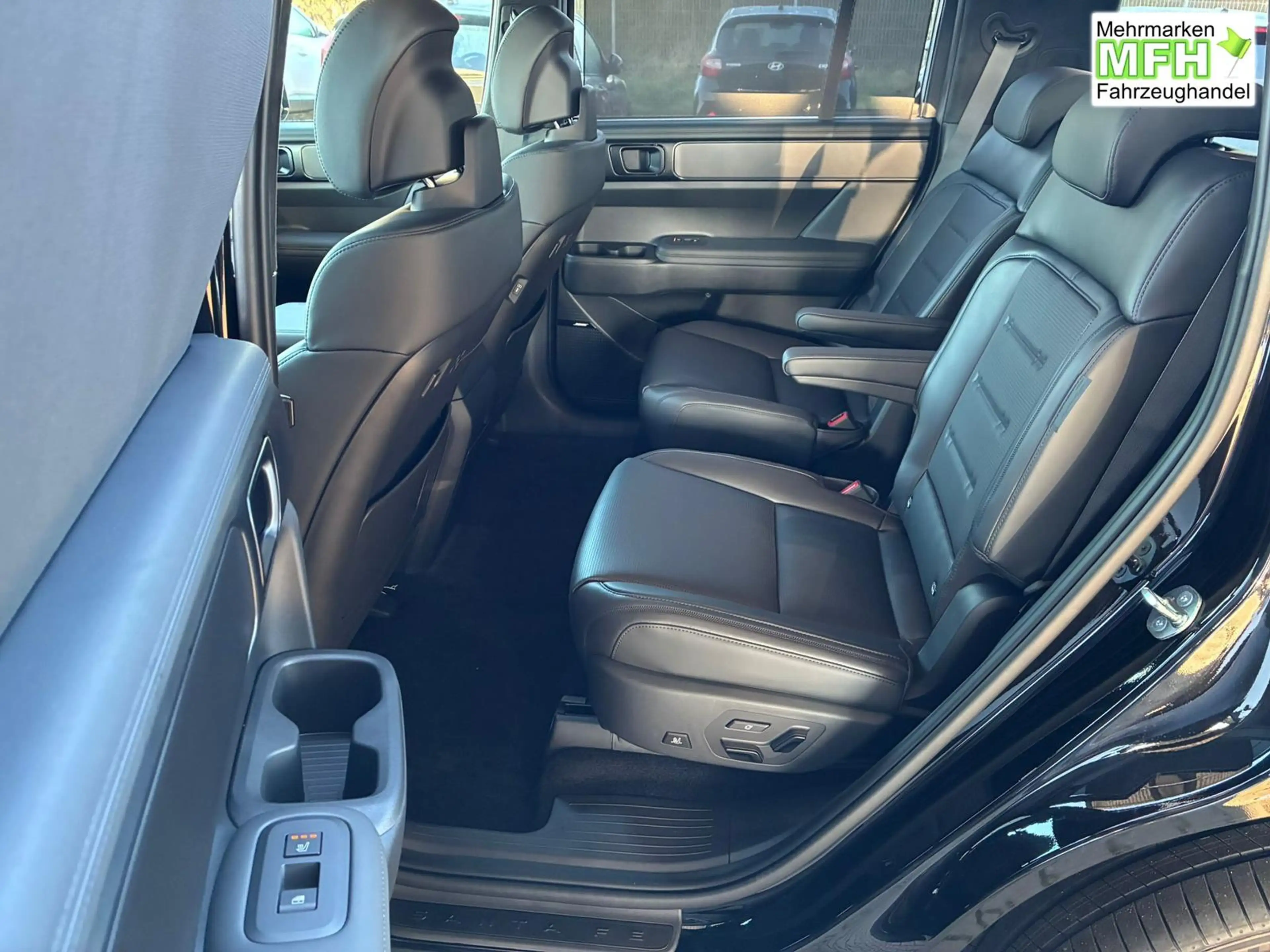Hyundai SANTA FE PHEV Black Line 4WD 6-Sitzer / 4x Shz + Sitzbel... — photo 6