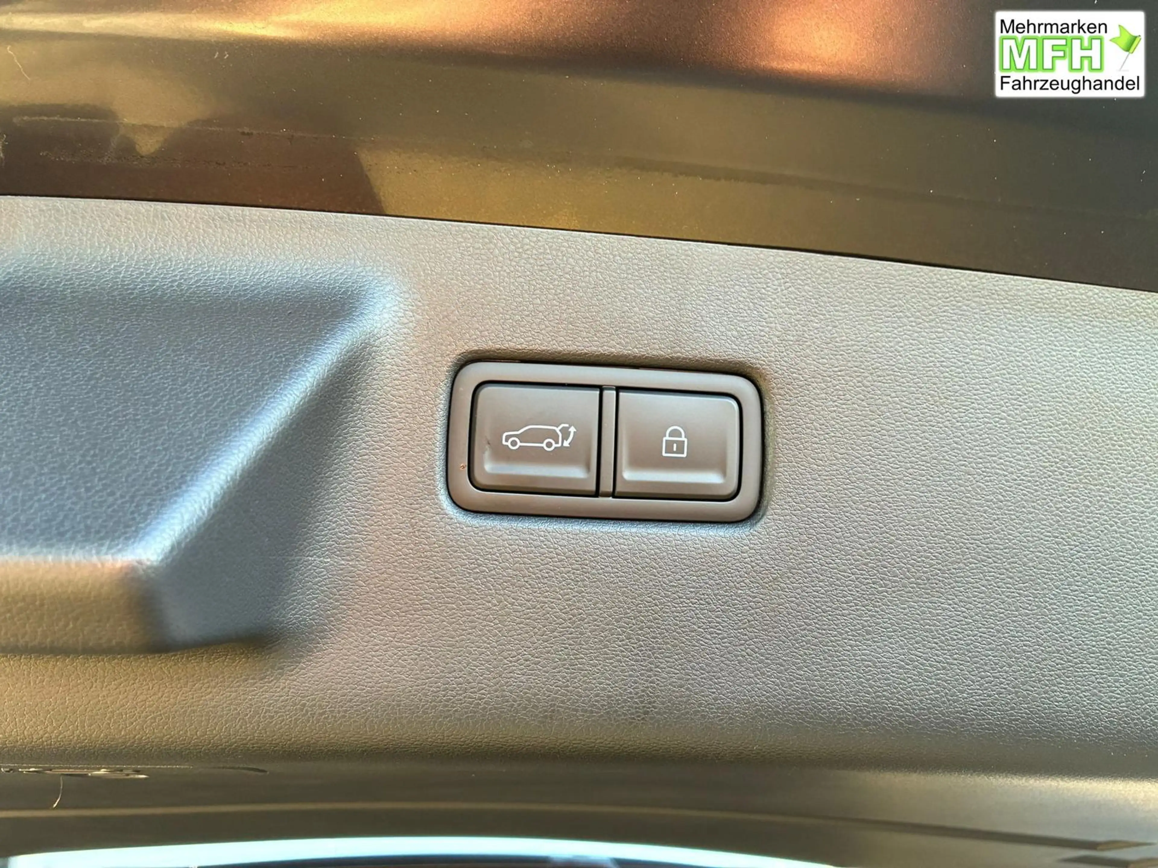 Hyundai SANTA FE PHEV Black Line 4WD 6-Sitzer / 4x Shz + Sitzbel... — photo 9