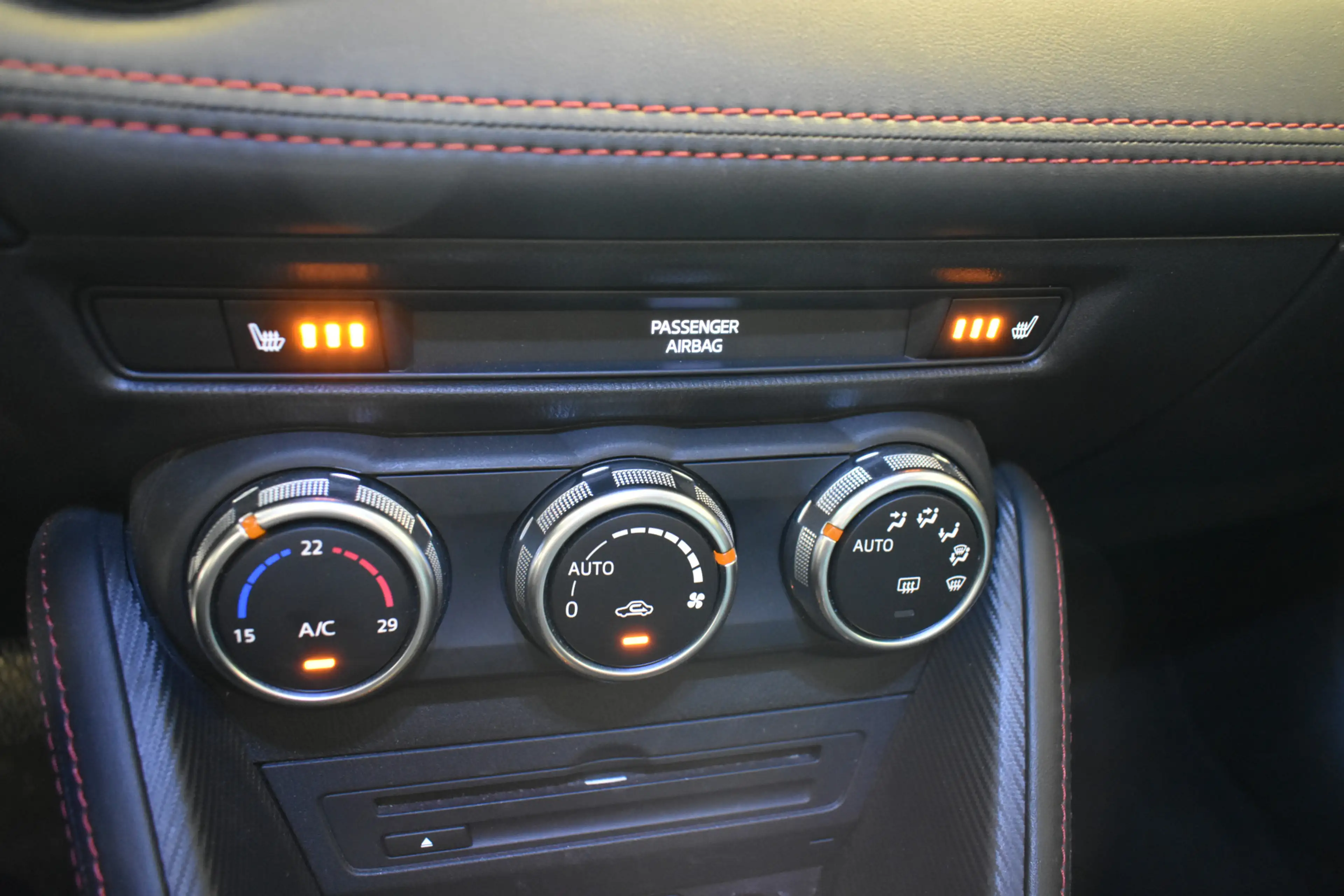 Mazda 2 1.5 Skyactiv-G GT-M Navigatie Stoel Verwarming Cru — photo 5