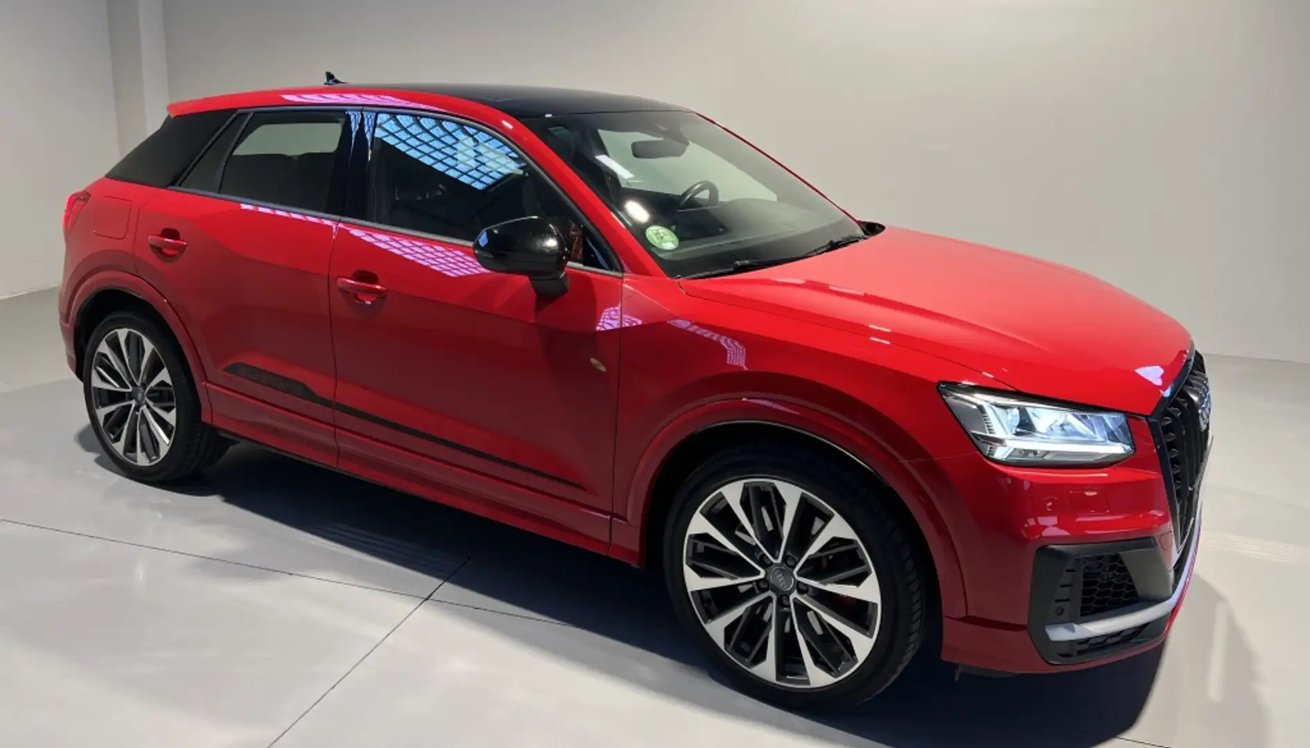 Audi SQ2 TFSI quattro S tronic 221kW Rojo - 1
